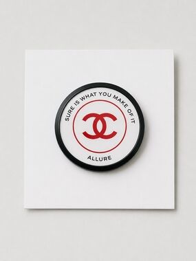 CHANEL ALLURE BUTTOM PIN.